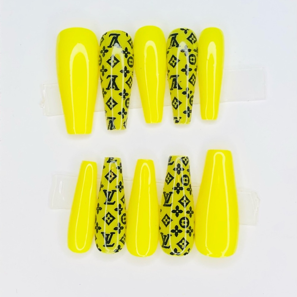 Press on nails